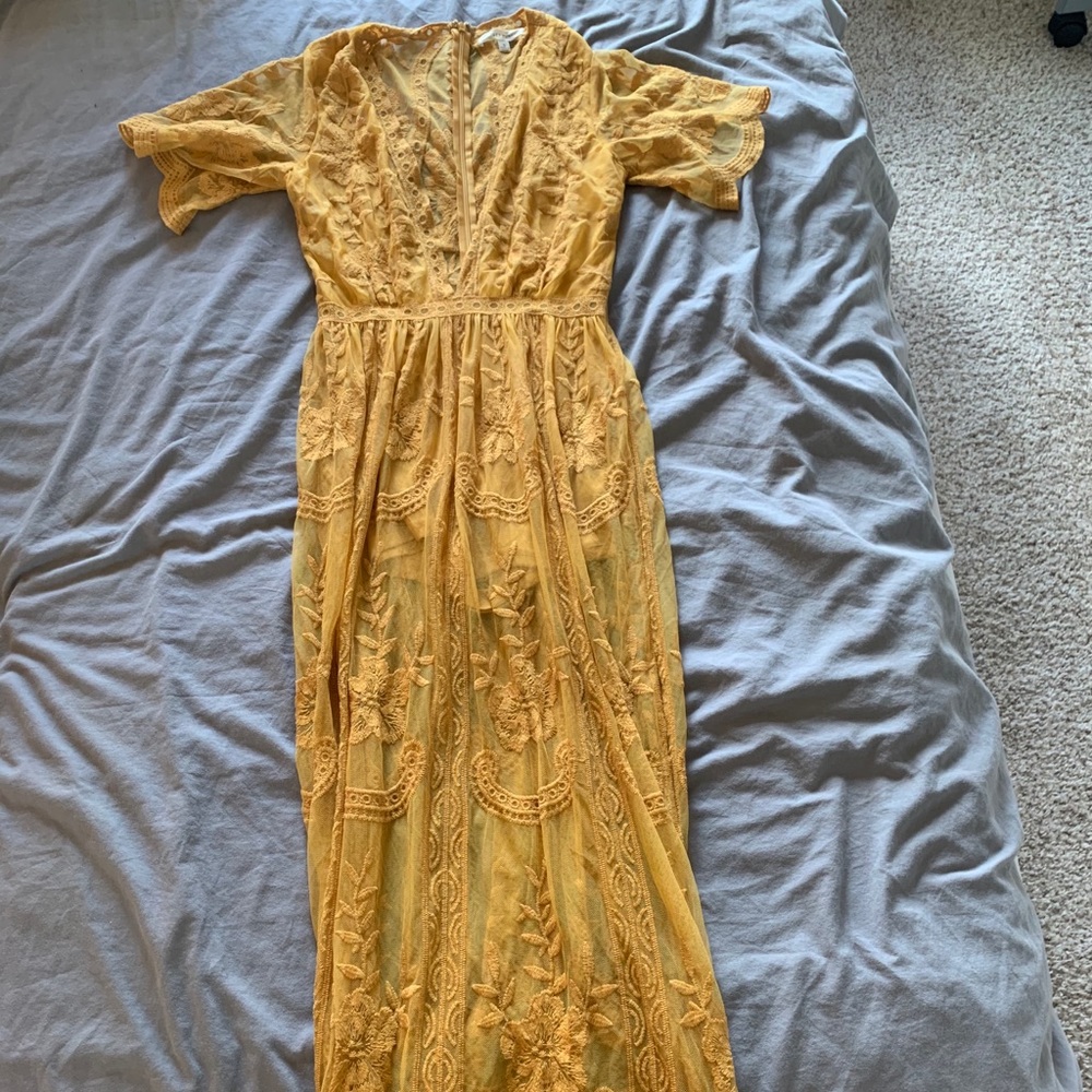 Yellow short sleeve dress with shorts lining